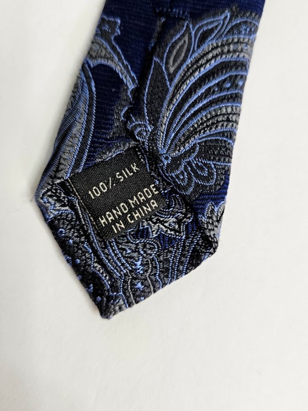JOS A BANK Signature Col 100% Silk Tie Necktie NAVY BLUE BLACK Paisley Print 59" - Picture 5 of 5
